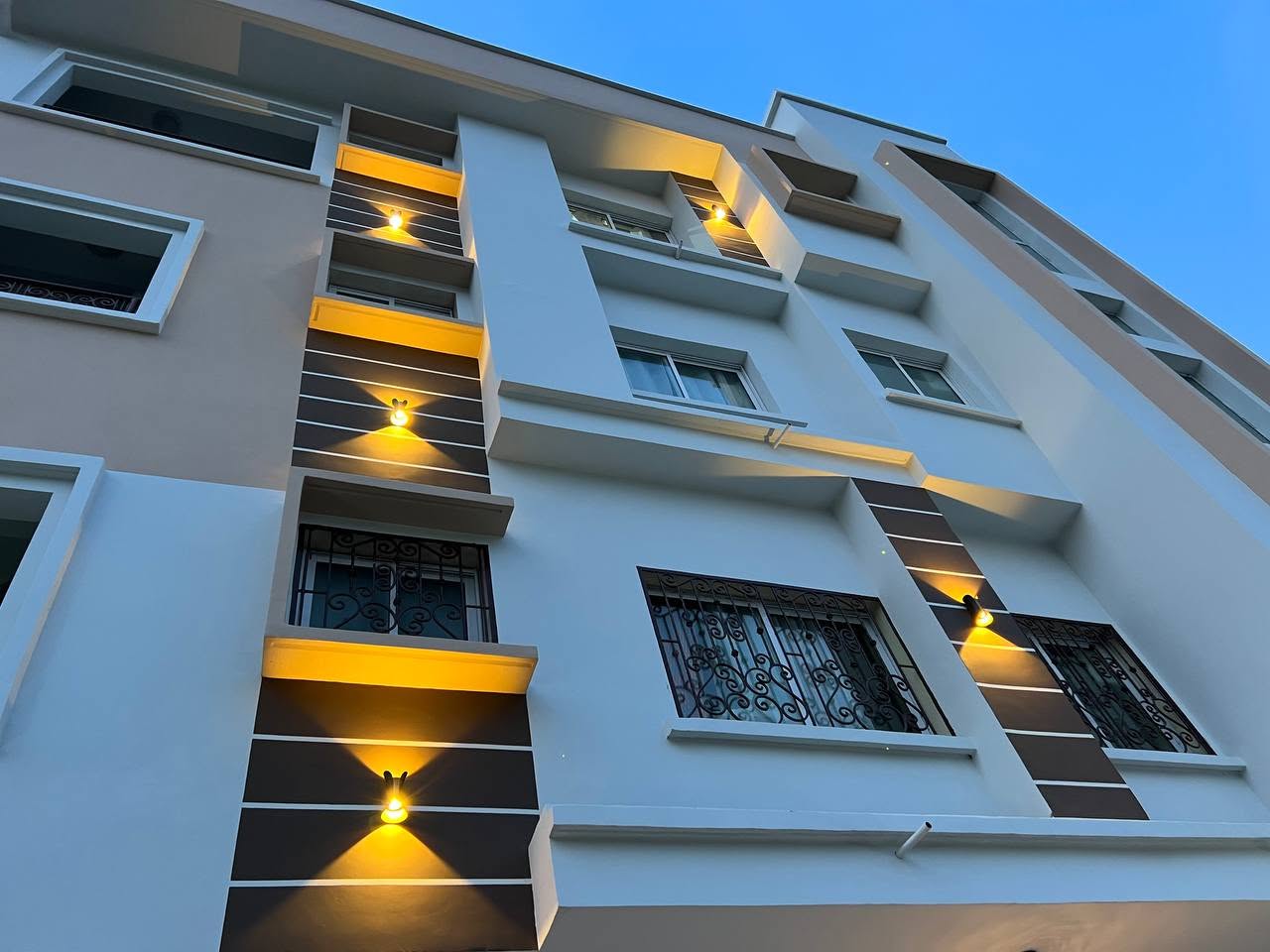 Residence Inspire at night